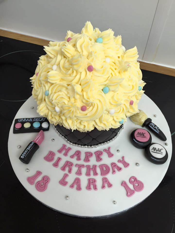 Giant Cupcake - Makeup Theme